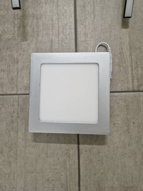 Lustres & lampes de plafonds: Vendo vari lampadari LED – D'occasion à Giubiasco par BizzaJ99 1