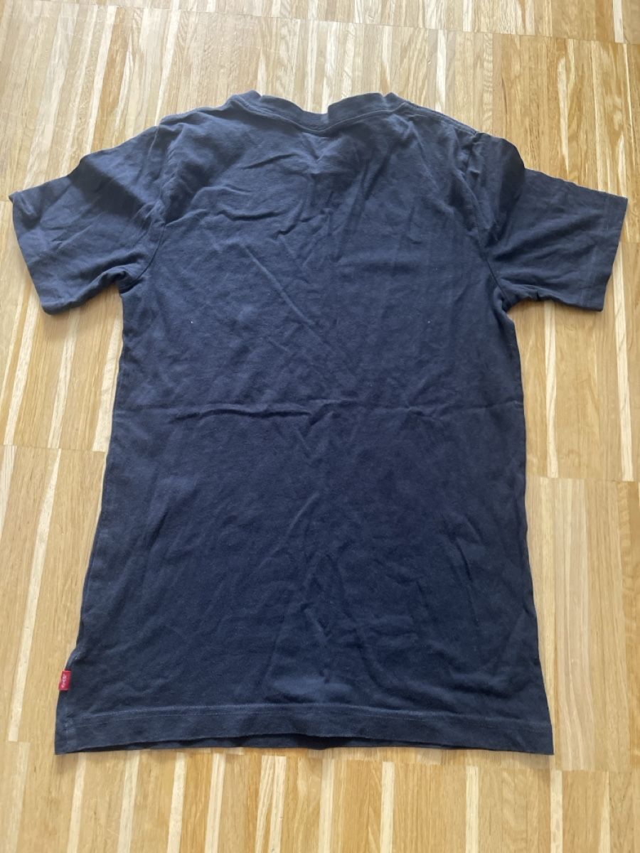 Levi's Chemises, T-shirts & Polos: Levi's T-Shirt dark blue  – D'occasion à Zürich par ros_jy6w 2