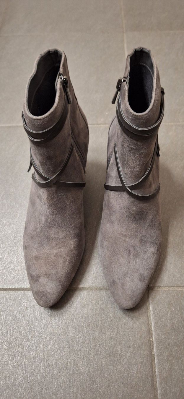 Clarks Scarpe da donna: Clarks, bottine grise / graue Stiefelette – Nuovo e nell'imballaggio originale da Lussery-Villars venduto da pousinete02 1