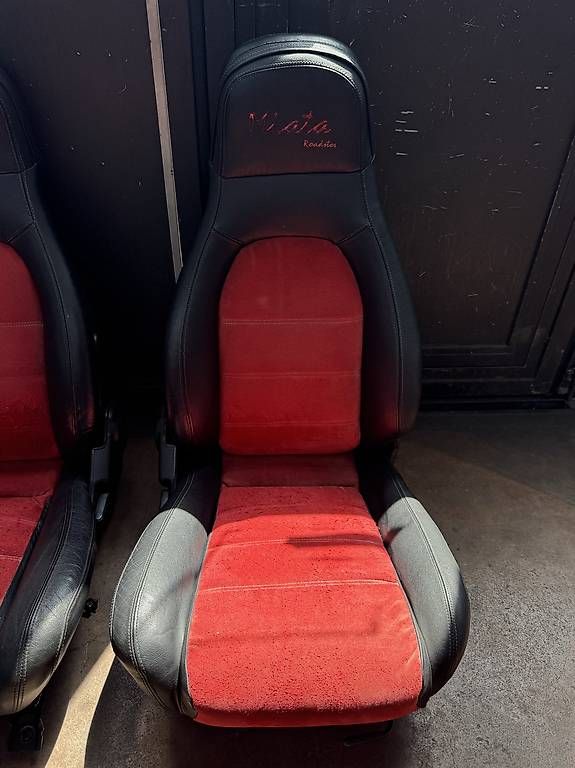 Tutti pezzi di ricambio auto: Mazda MX5 NA Sitze – Usato da Hinwil venduto da Jana0negative 1