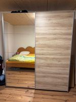 Schwebetürenschrank Holzoptik mit Spiegel 