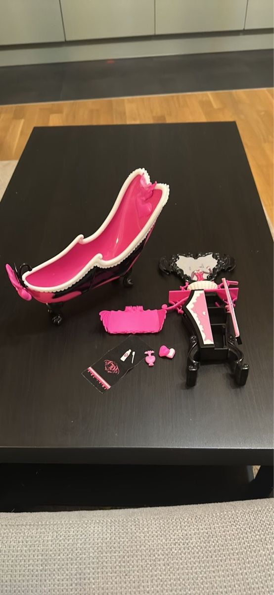 Bambole: Monster High Powder room Draculaura – Usato da Meyrin venduto da giu_v8tk