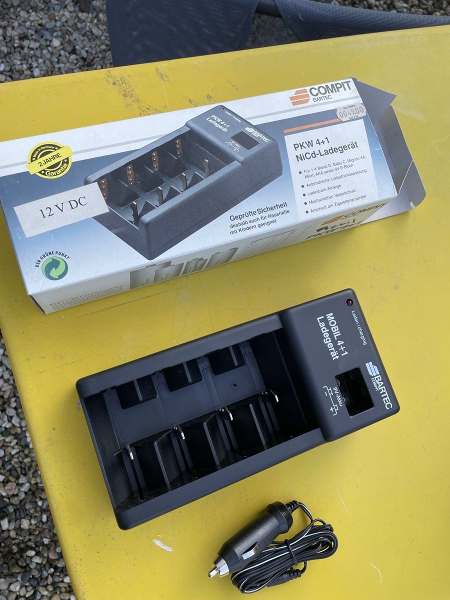 Akkus & Batterien: Batterieladegerät – Neu und originalverpackt aus Aarau von