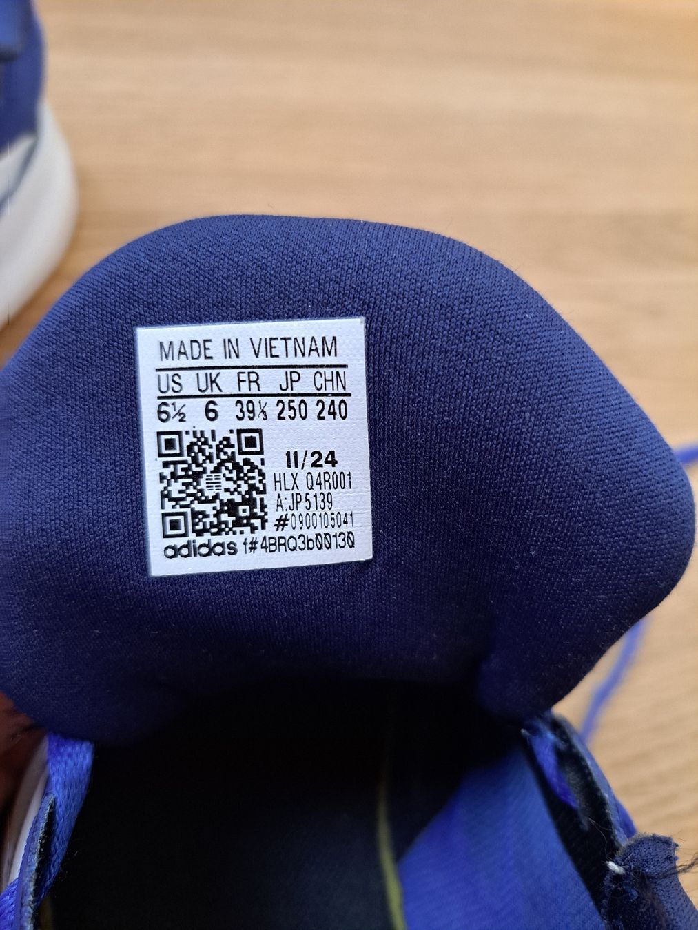 Adidas Chaussures garçon: AdidasTurnschuhe Gr. 39 – D'occasion à Rickenbach LU par Ruwani 2
