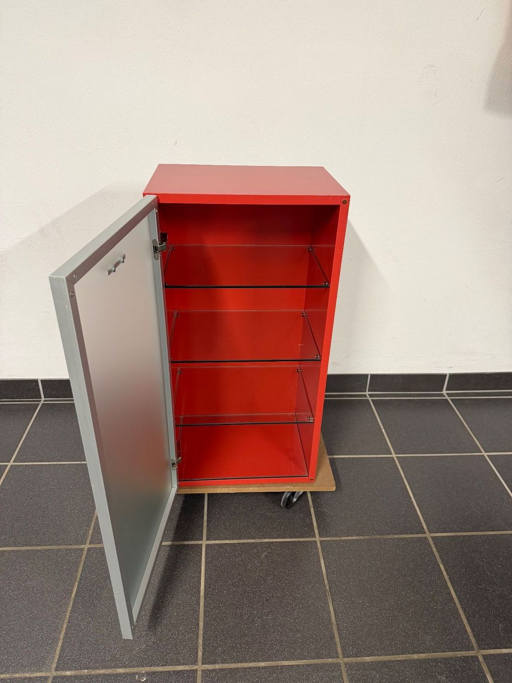 Vetrine: Vitrine für Hobbyraum, Badzimmer oder Keller/Garage – Usato da Hölstein venduto da Rupski 2