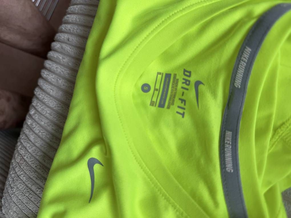Lotti & Set di vestiti: Nike Shorts und T-Shirt – Usato da Zürich venduto da Angela_Chloe 1