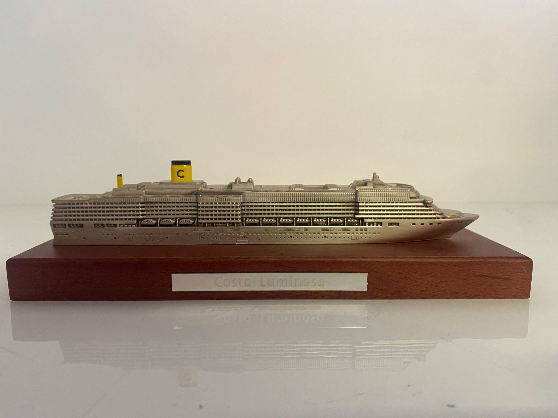 Modellbausätze & Standmodelle: Costa Luminosa Schiffsmodell - Rares Sammlerstück – Gebraucht aus Ballwil von ClassicGallery 2