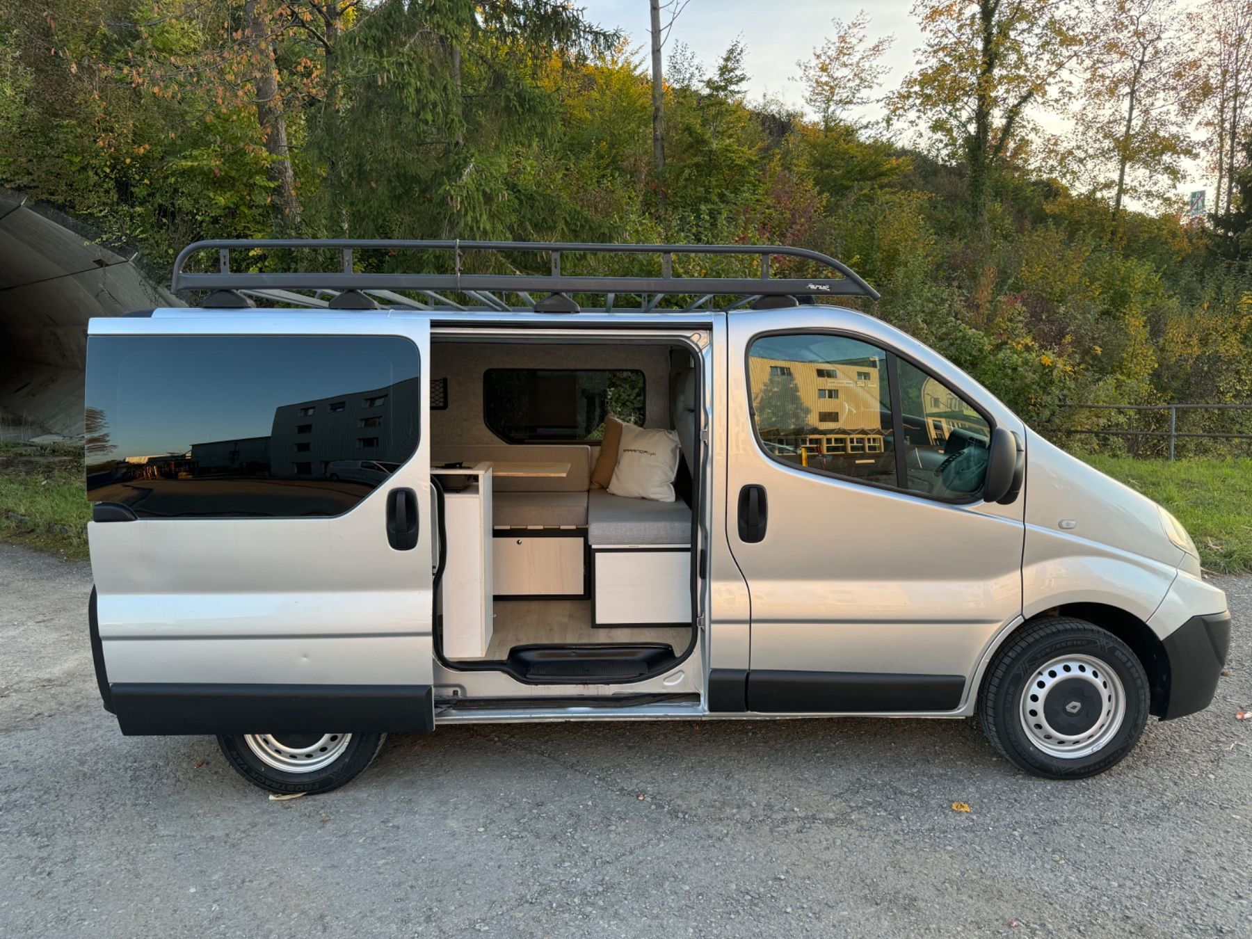 Renault Veicoli da campeggio: Renault Trafic Saranda Camper Wohnmobil – Usato da Winterthur venduto da CamperBau