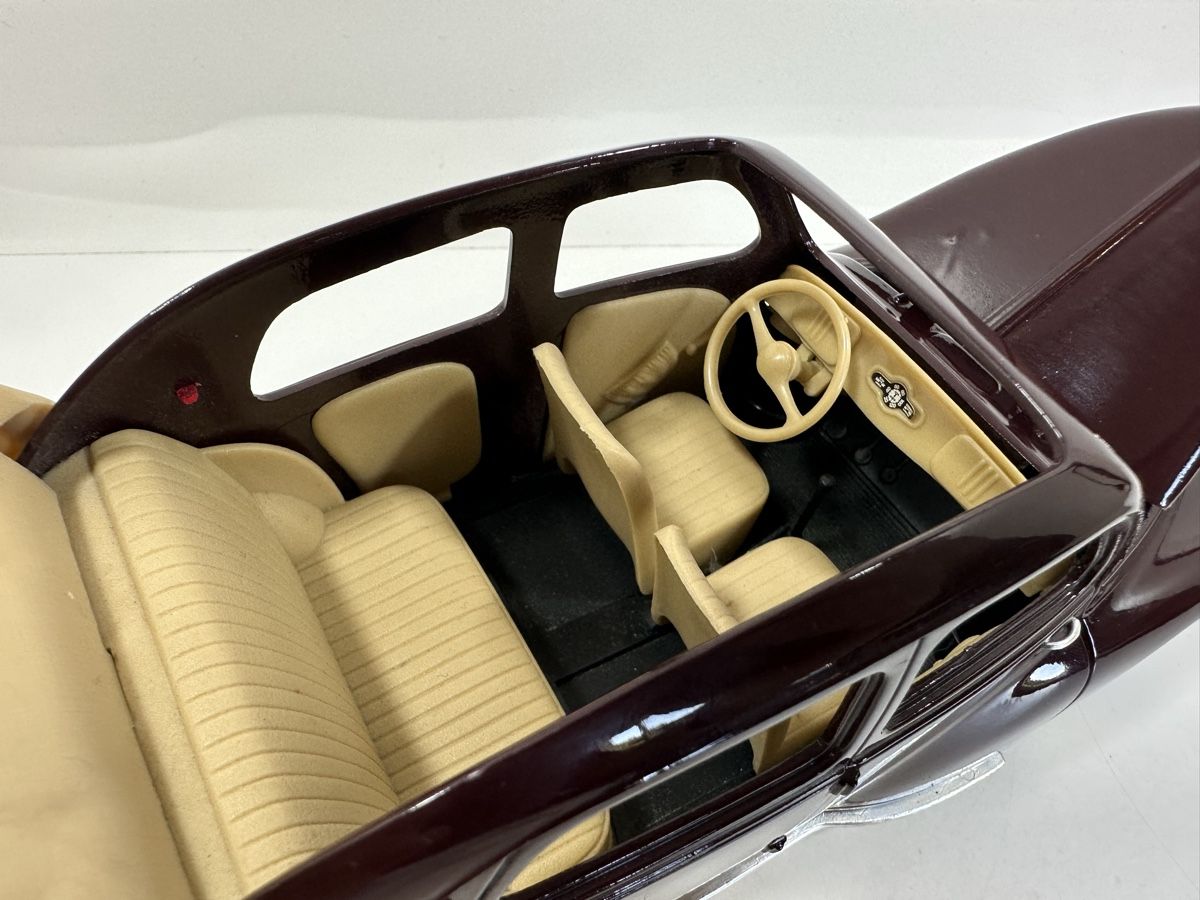 Solido Modellautos: Renault 4CV 1:18, braun/violett, SOLIDO  – Gebraucht aus Zofingen von rf9_x2xt 6