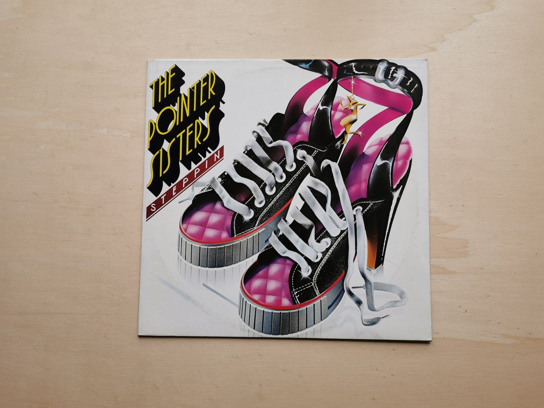 Dischi in vinile: The Pointer Sisters – Steppin  D 75 – Usato da Ebikon venduto da kisuM
