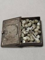 Antike Dose mit altem  Rosenkranz 