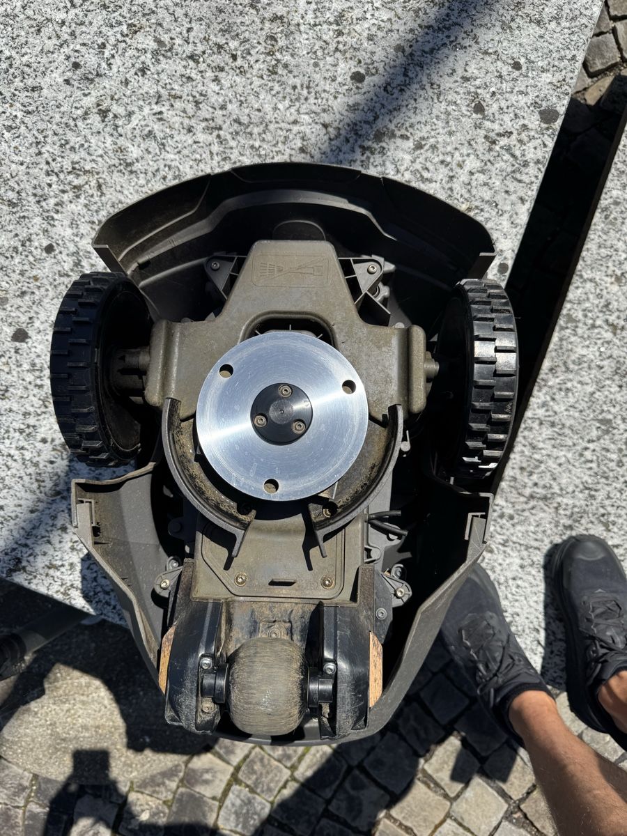 Husqvarna Tagliaerba: Husqvarna Automover 105 inkl. Installationskit S – Usato da Stäfa venduto da MBrndl12 3