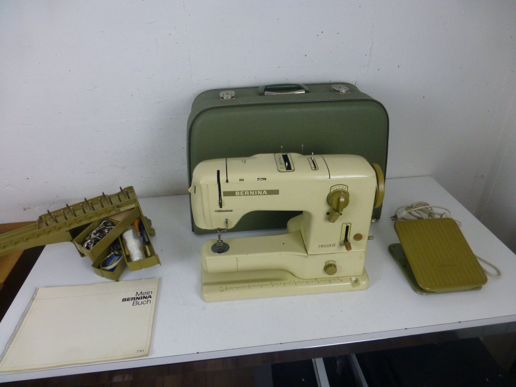 Bernina Macchine da cucire: Nähmaschine Bernina 730 mit Koffer – Usato da Fahrweid venduto da ekv 4