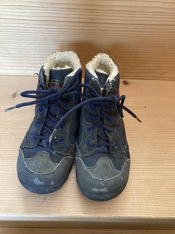 Scarpe per ragazzi: Gefütterte Schuhe Junge Gr.23 – Usato da Brunnadern venduto da Bumlebee 1