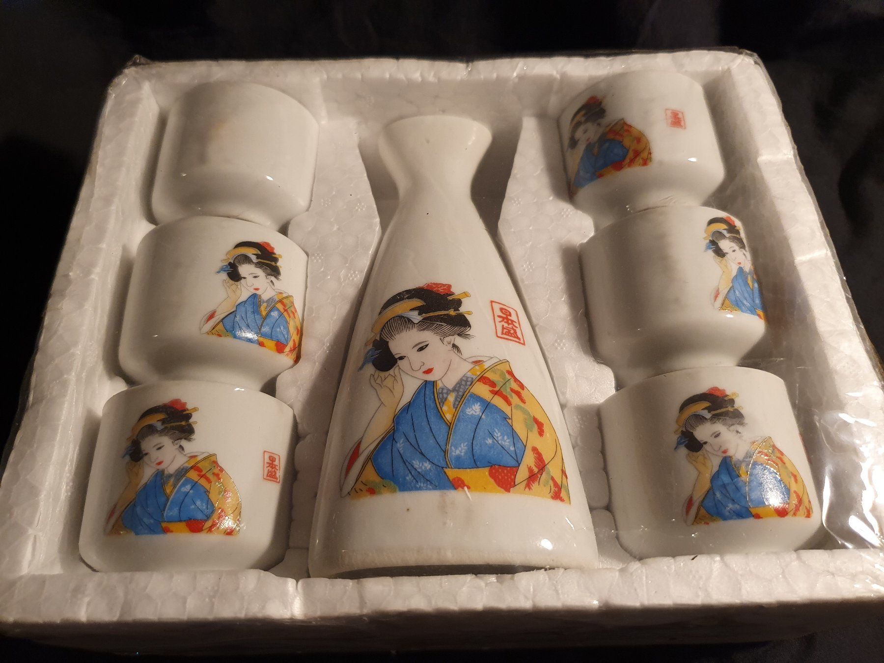 Set di piatti: Japanisches Sake-Set aus Keramik, 7-teilig – Nuovo (secondo la descrizione) da Worb venduto da FroLok