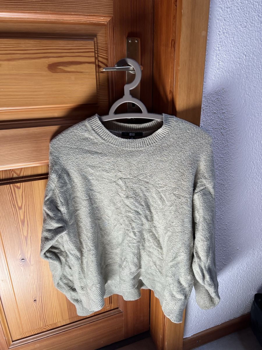 Uniqlo Maglioni & Felpe: Pull UNIQLO Laine Douce Confortable d'Hiver Taille M – Usato da La Tzoumaz venduto da lul_wl9z