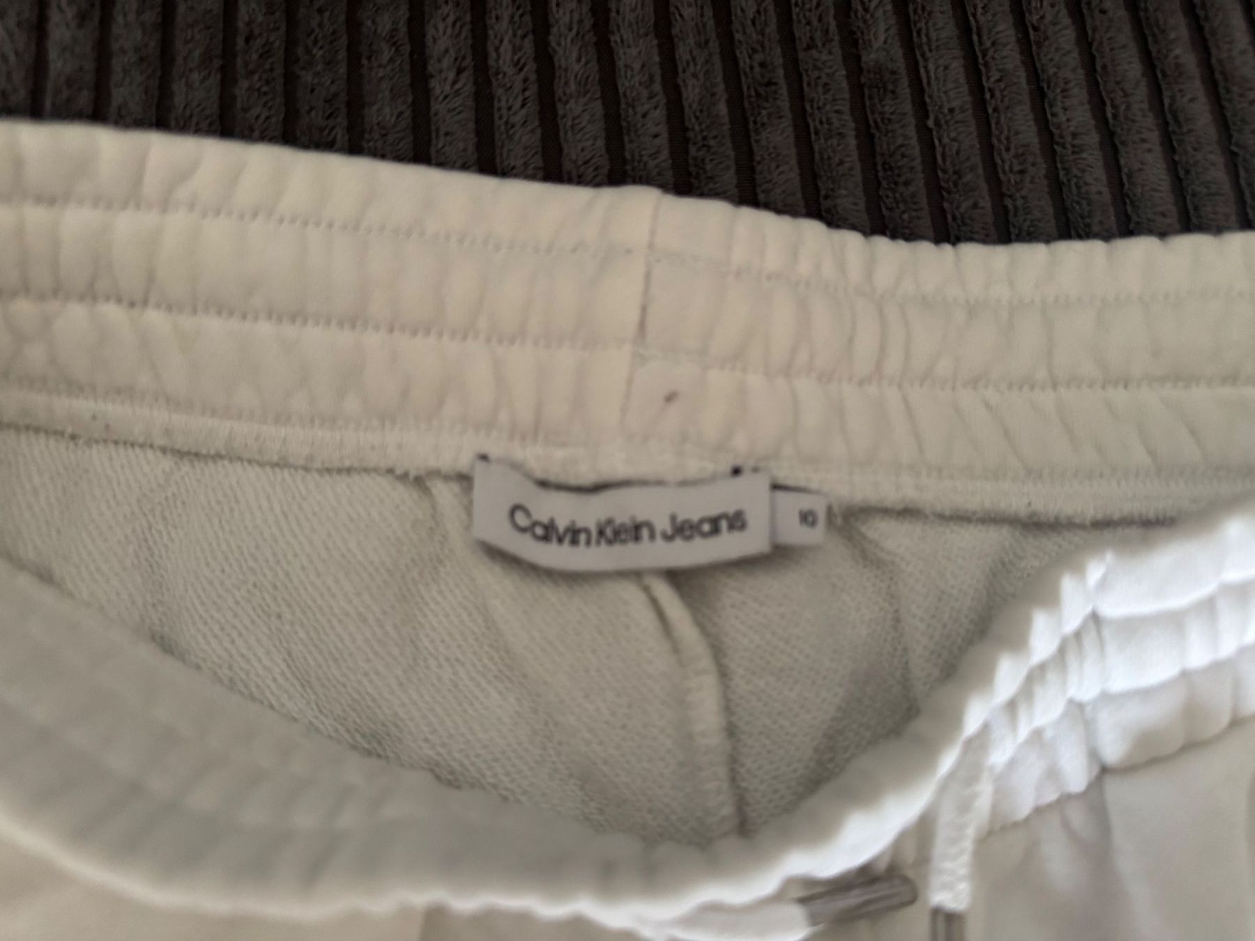 Calvin Klein Pantaloni: Short Calvin Klein Jeans, blanc,Taille 10 ans – Usato da Chatelaine venduto da lae_7h8n 2