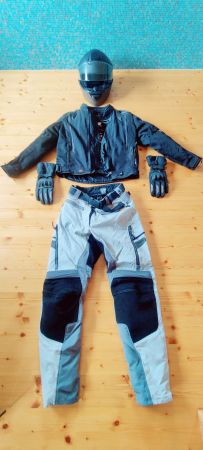 Motorrad Bekleidung Grösse S - Hose Jacke Helm Handschuhe
