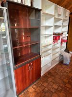 Gut erhaltener Vitrinenschrank mit Glastüren, Top Zustand!