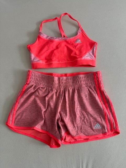 Adidas Lots de vêtements: Tennis set – D'occasion à Dallenwil par ZD2019
