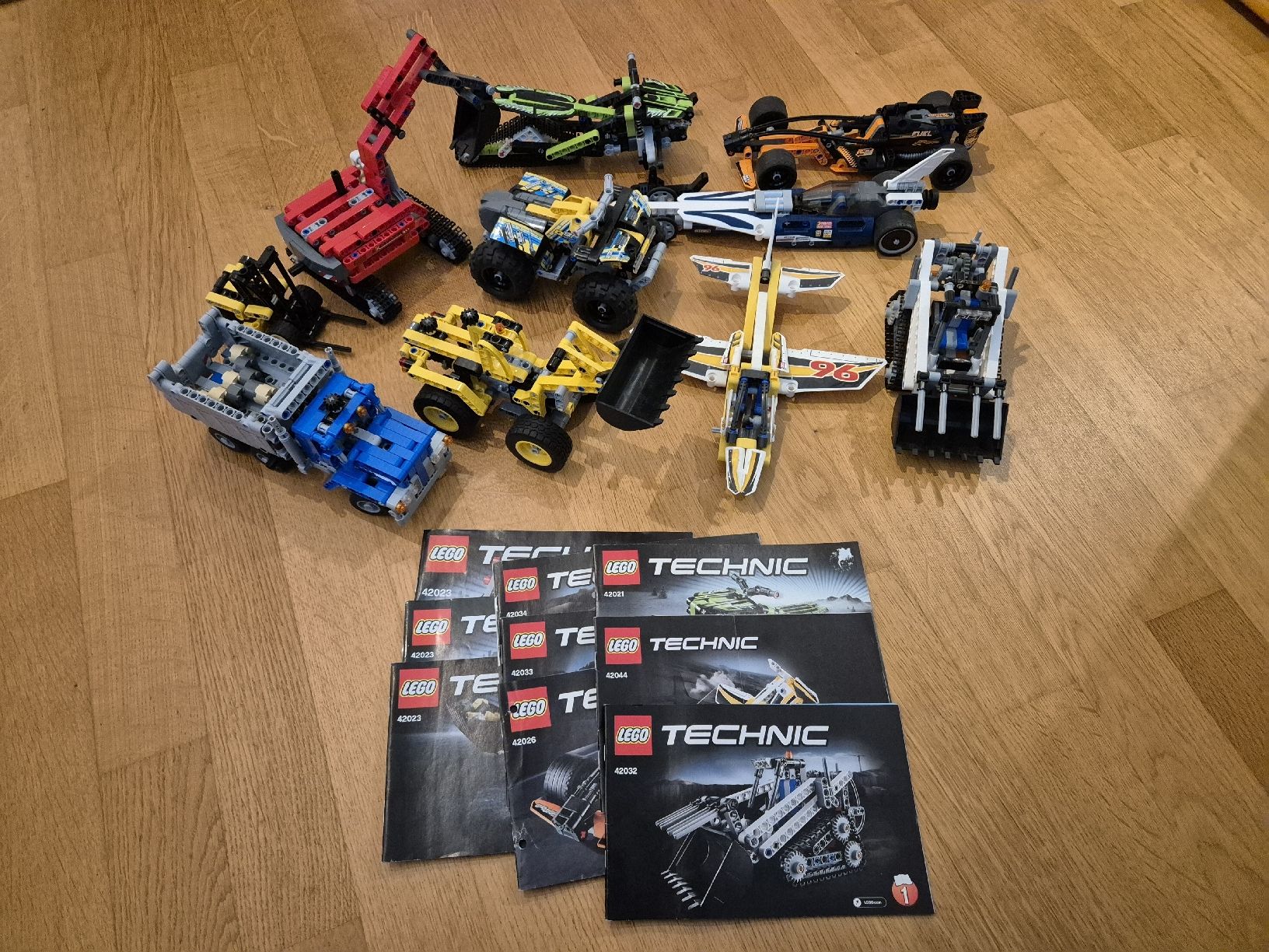 Lego Baukästen: Diverse Lego Technic Sets mit Anleitungen – Gebraucht aus Muttenz von Rbuser