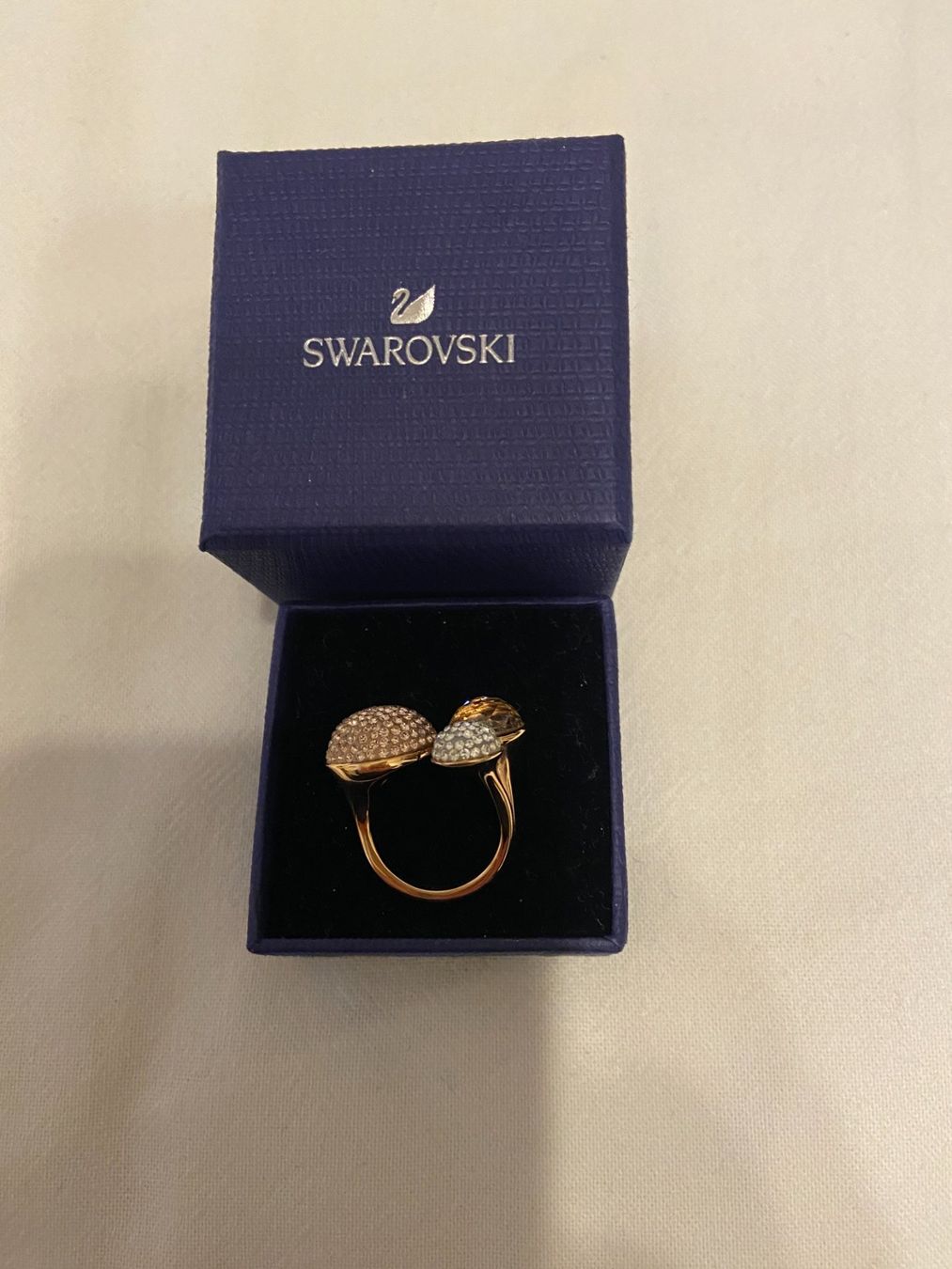 Swarovski Anelli: Bague Swarovski couleur or rose, taille 52 – Nuovo (secondo la descrizione) da Plan les Ouates venduto da didi911 1