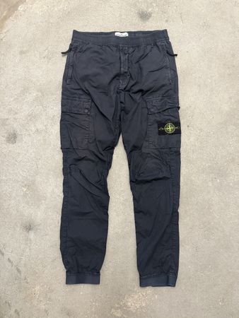 Pantalon cargo Stone Island noir taille W33 état correct