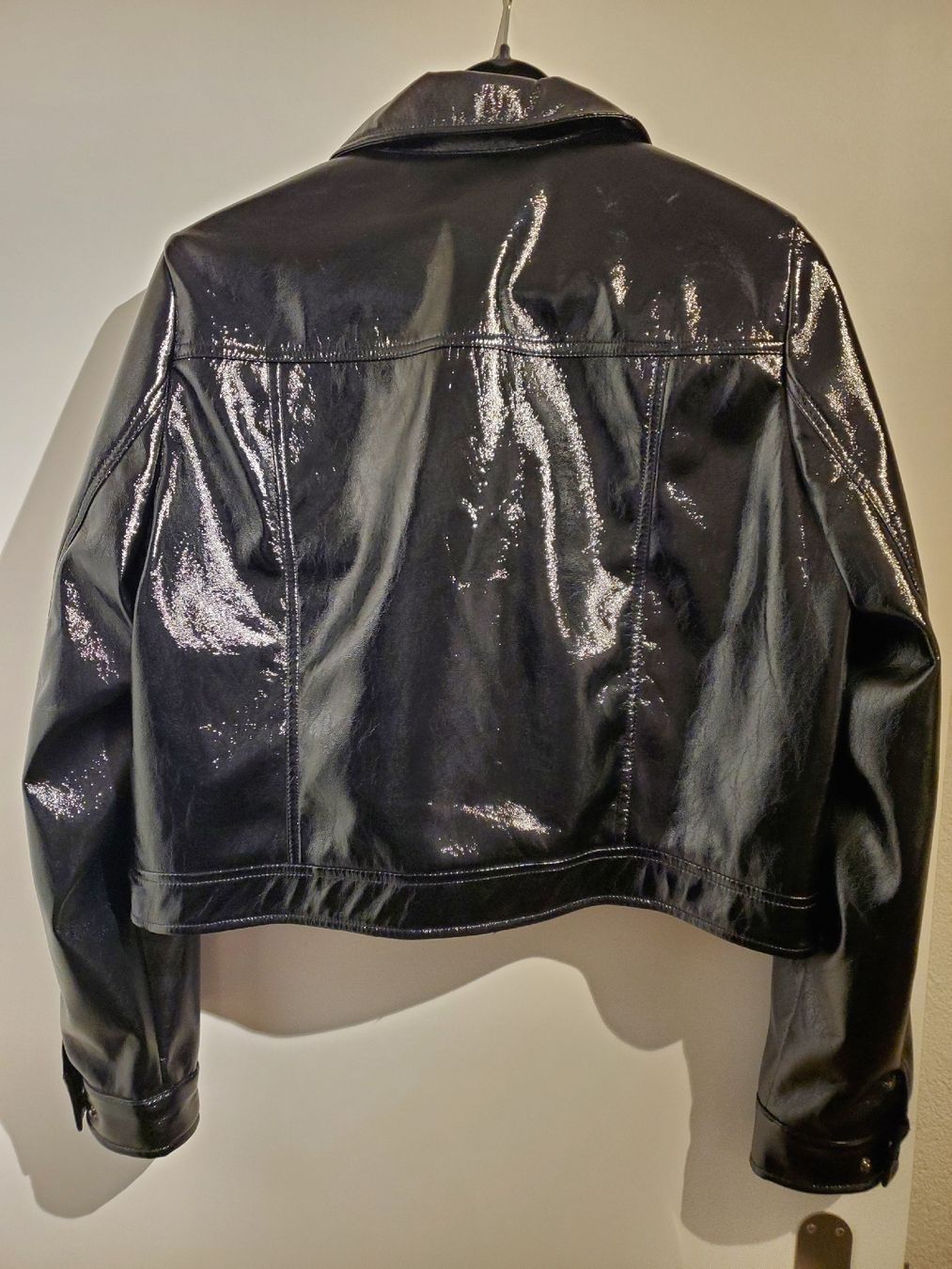 Jacken: Neuwertige schwarze Lackjacke in Gr.46 – Neu (gemäss Beschreibung) aus Nänikon von Helvetia69 1