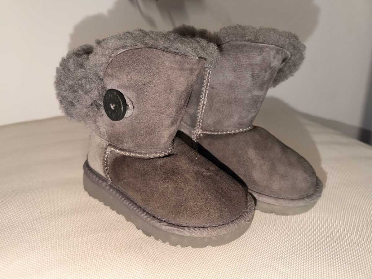 Hufschuhe: UGG Boots, Gr. 23.5 – Gebraucht aus Frenkendorf von banemk12