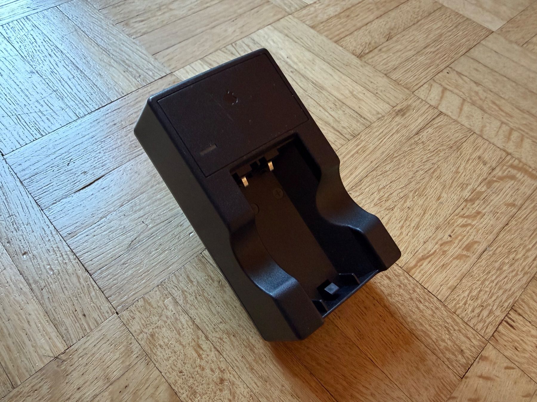 Apple Palmari: Apple Newton H024 Battery Pack Recharger – Usato da Adliswil venduto da synchrot
