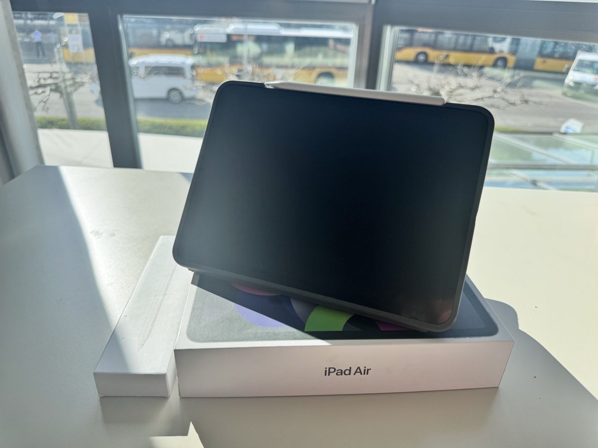 Apple Tablet PC: iPad Air 4 64GB + Pencil + Logitech Folio Touch – Usato da Hedingen venduto da Zlati_ 1