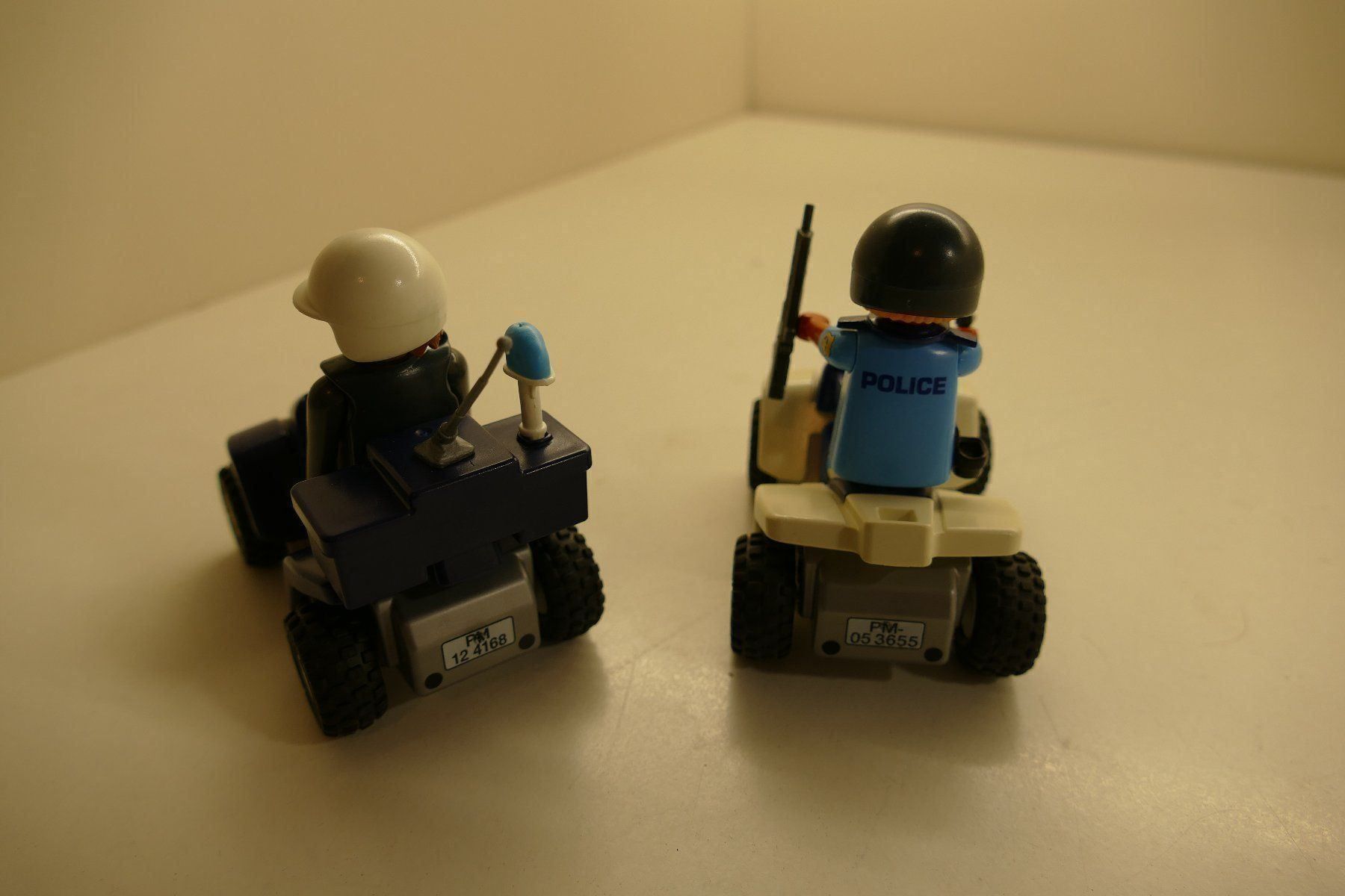 Playmobil Giocattoli: Playmobil: 2xPolizei Squad – Usato da Niederhasli venduto da rail-duerst 1
