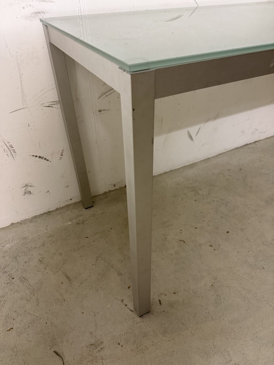Schreibtische: Glastisch mit Metallgestell – Gebraucht aus Kreuzlingen von Ben.Lan 3
