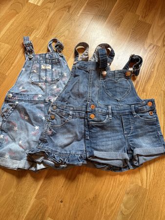 Tolles Jeanslätzli-Set für Mädchen, Grösse98/104!