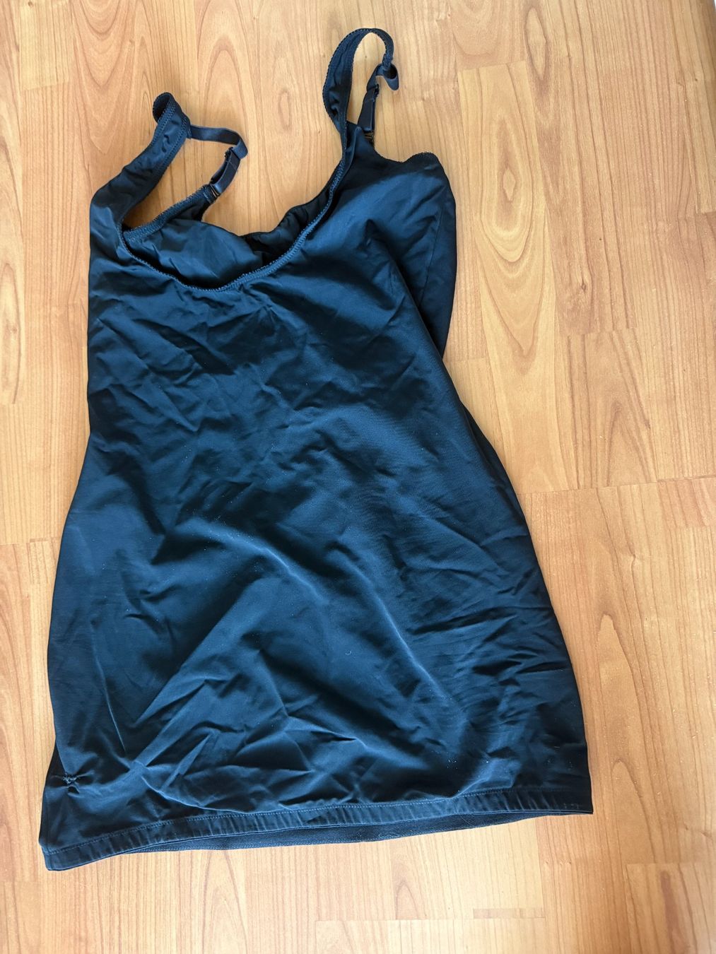Sonstige Unterwäsche: Unterkleid Shapeware – Gebraucht aus Wängi von squirrelwoman 1