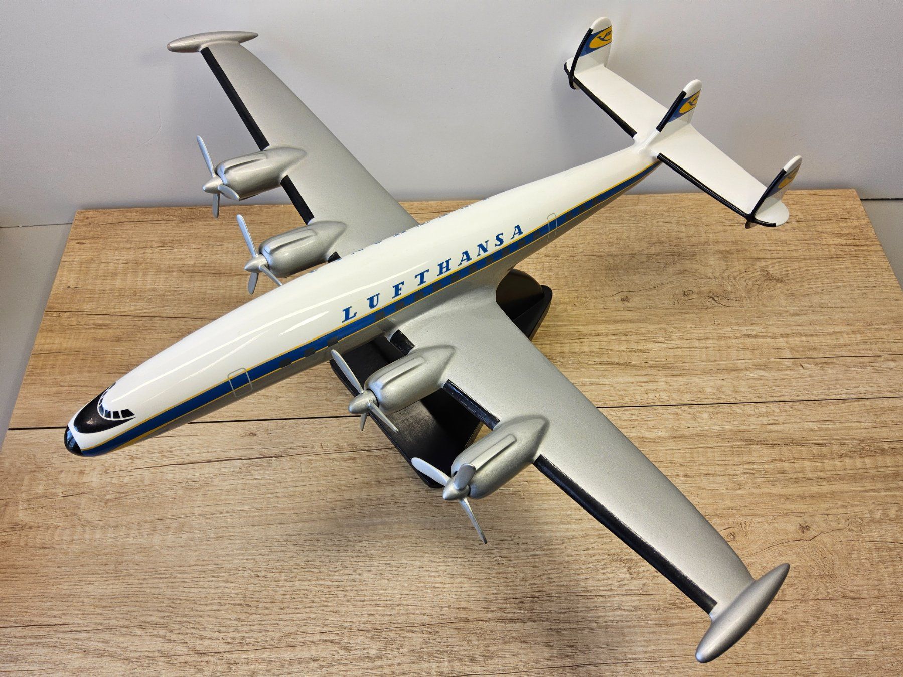 Lockheed Kit di modellismo & Modellini statici: Lufthansa __ Lockheed L-1049 Super Constellation _ 1:48 52cm – Usato da Uerikon venduto da Airport68 7