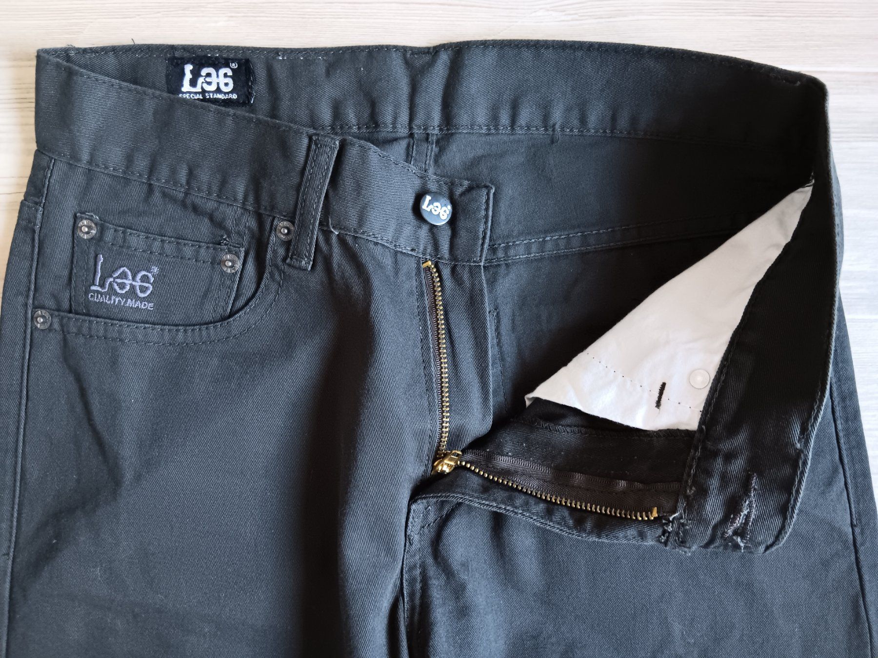 Lee Jeans: LEE Jeans "special standard" taille / Grosse 30 – Usato da Cossonay-ville venduto da Super-Price-Quality 4