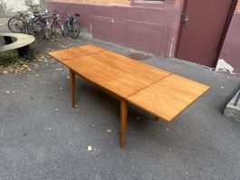 Mid-Century Ausziehtisch, Nussbaumfurnier, signiert