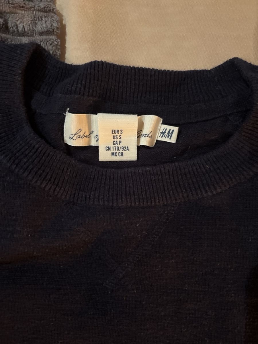 H&M Pulls & Sweat-shirts: H&M Pullover in Dunkelblau/Schwarz  – D'occasion à Widnau par ben_c5gp 1