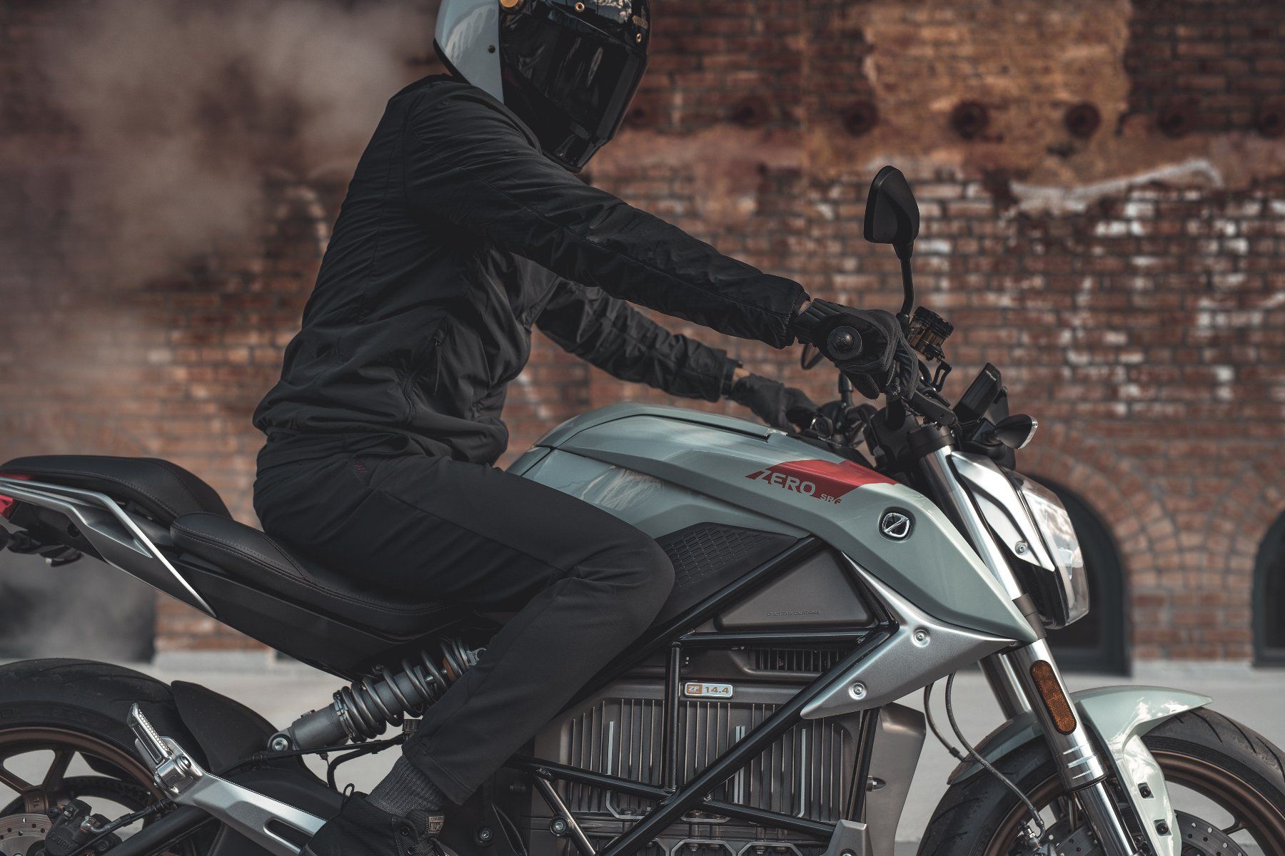 Zero Motorcycles Strada: Zero SRF Neufahrzeug -Fr. 10'000 – Nuovo (secondo la descrizione) da Seewen SO venduto da Swiss-moto-bike 8