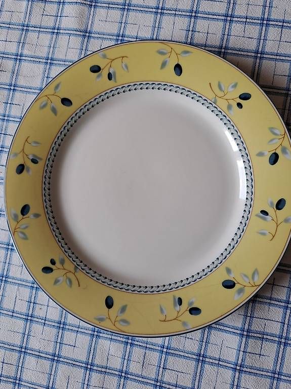 Set di piatti: Geschirr Blueburry Royal Daulton – Usato da Sevelen venduto da Cangaroo 2