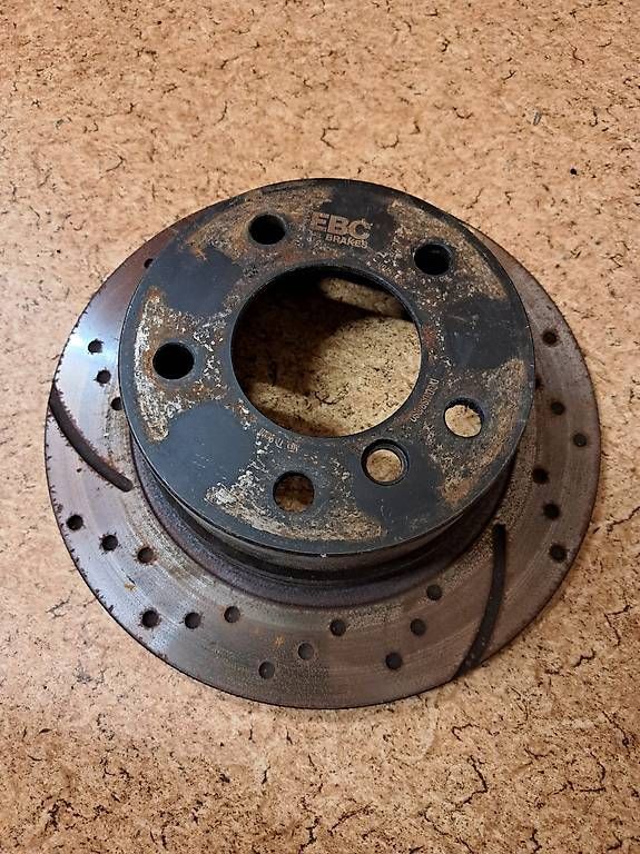 BMW Tutti pezzi di ricambio auto: Bmw E36 EBC Turbo Groove – Usato da Schliern b. Köniz venduto da Suena1