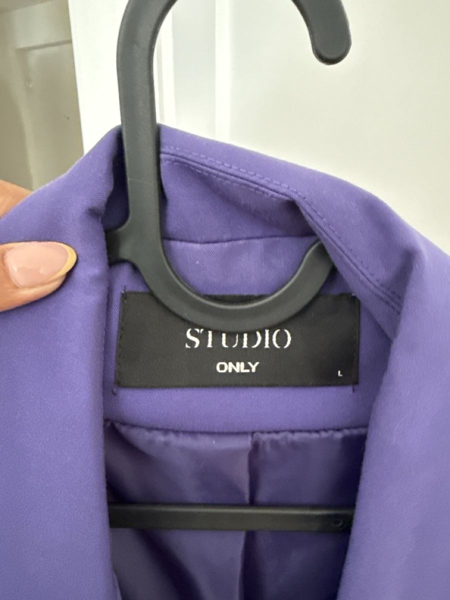 Only Giacche: Studio Only - purple blazer - size L - like new! – Nuovo (secondo la descrizione) da Schlieren venduto da _Meenu 1