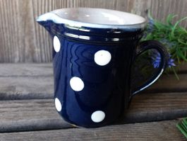 1 getupfter Bauernkrug, blau mit weissen Tupfen Punkten Krug