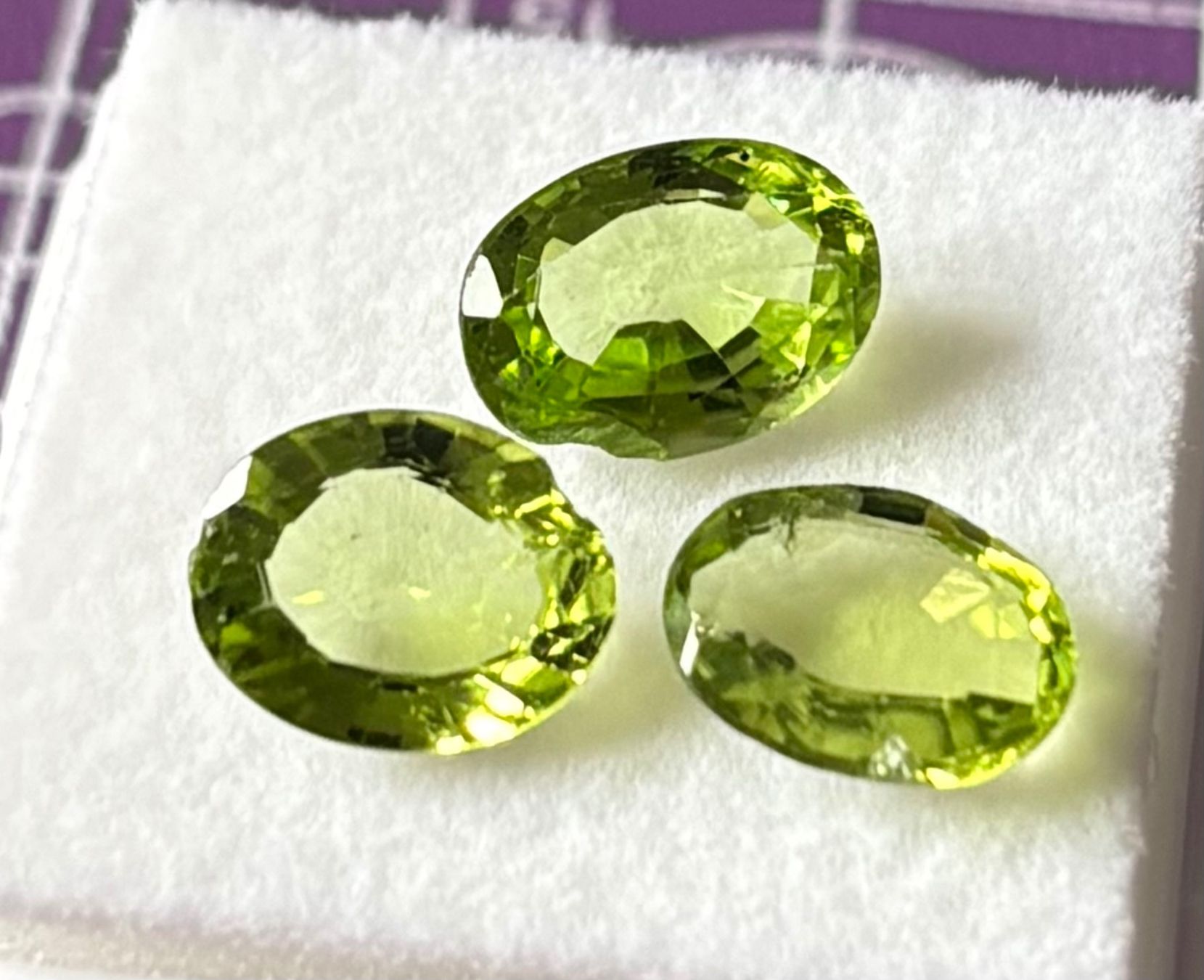 Pietre preziose: Lot Peridot Total 4.7 ct. – Difettoso da Brugg AG venduto da lau_9rvy