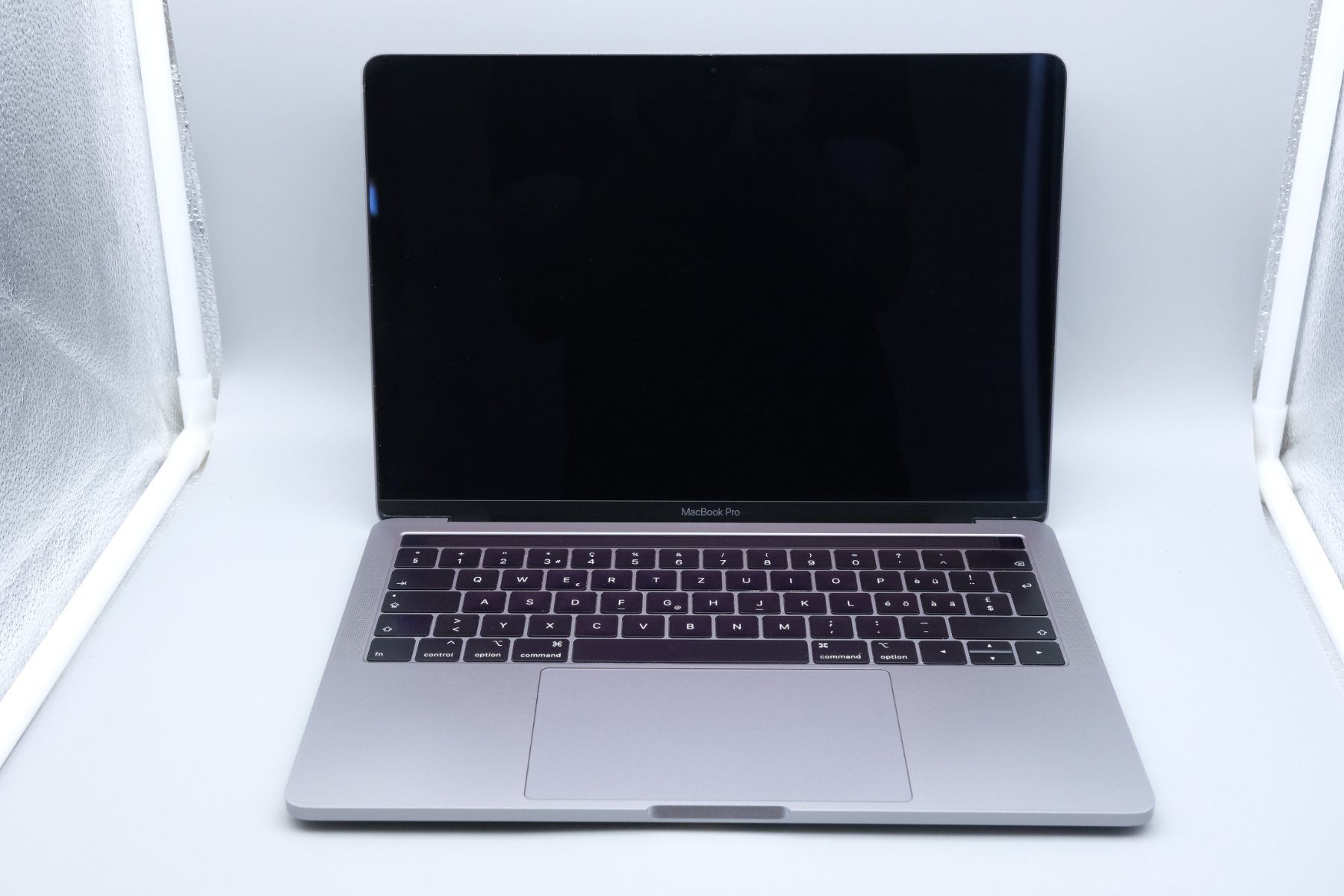 Apple Portables: Apple MacBook Pro 2019 13Zoll Touchbar ICloud Lock – D'occasion à Ramsen par Studio82 6