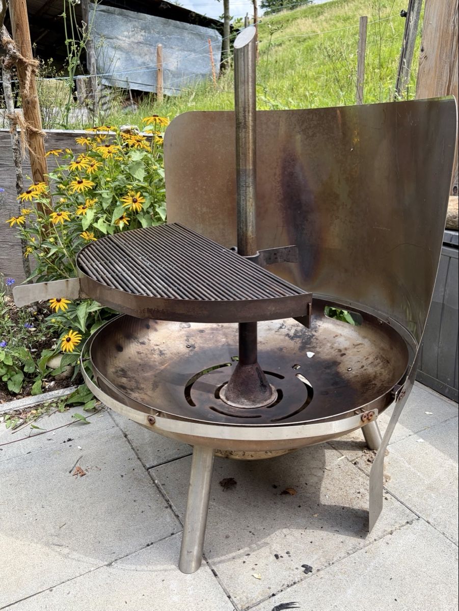 Feuerschale: Feuerschale mit Grill Edelstahl mit Windschutz & Abdeckung – Gebraucht aus Küssnacht am Rigi von Outlook24h