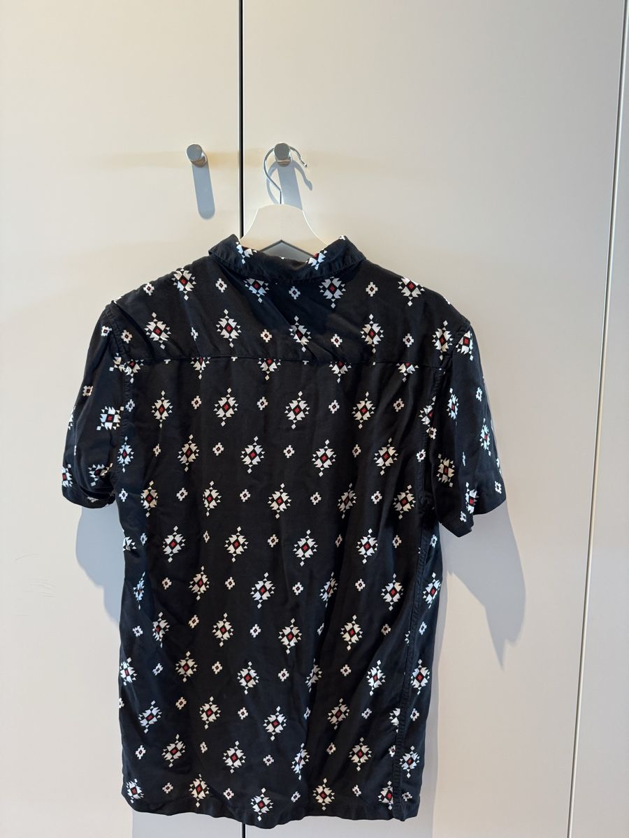 Camicie: Kurzarmhemd schwarz gemustert Grösse S – Nuovo (secondo la descrizione) da Pfäffikon ZH venduto da aitm_00 1