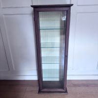 Elegante Wandvitrine aus Holz und Glas