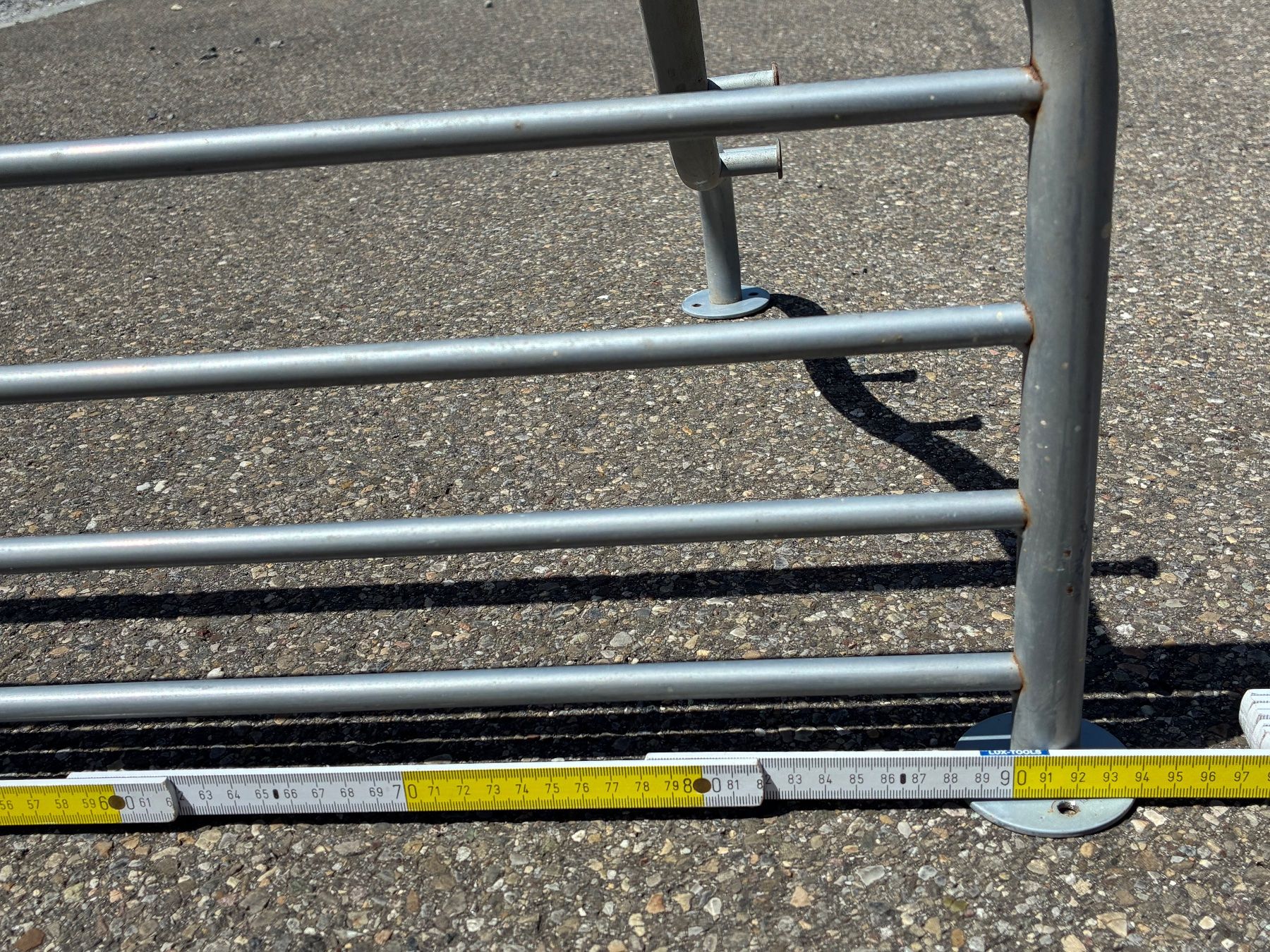 Ikea Guardaroba: Garderobe grau, metall – Usato da Winterthur venduto da Footprint5 4
